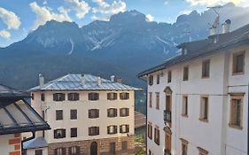 Breakfast With Mountains View